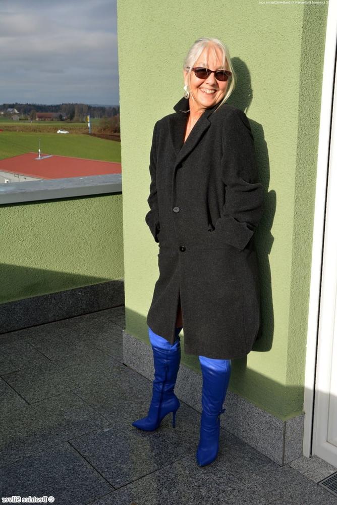 25P Milfs &amp; Gilfs wearing boots no.46
