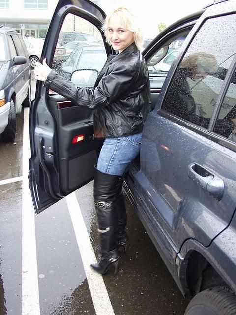 25P Milfs &amp; Gilfs wearing boots no.46