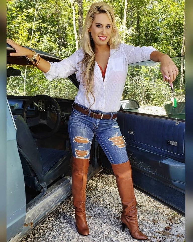 25P Milfs &amp; Gilfs wearing boots no.46