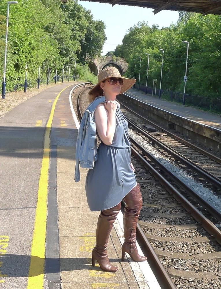 25P Milfs &amp; Gilfs wearing boots no.46