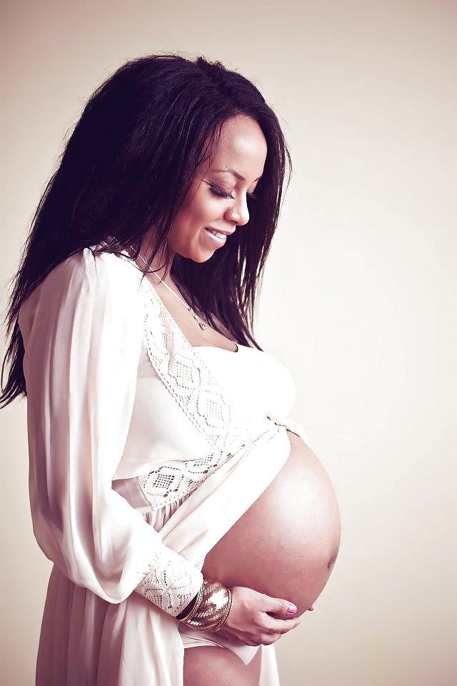 11P Pregnant ebony