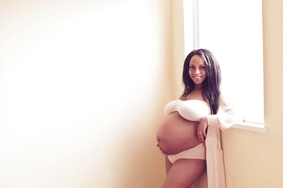 11P Pregnant ebony