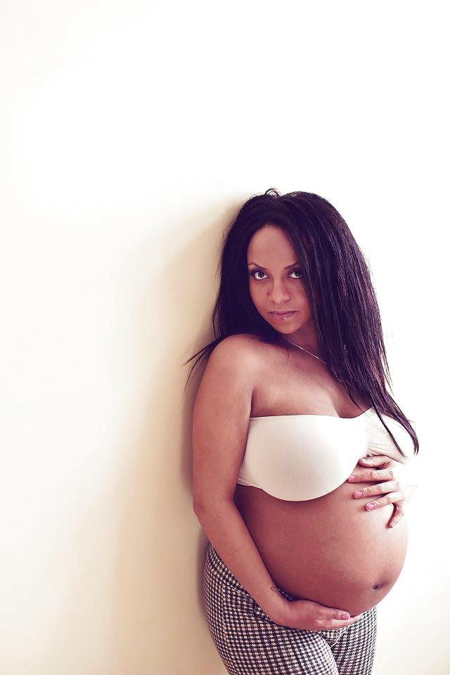 11P Pregnant ebony