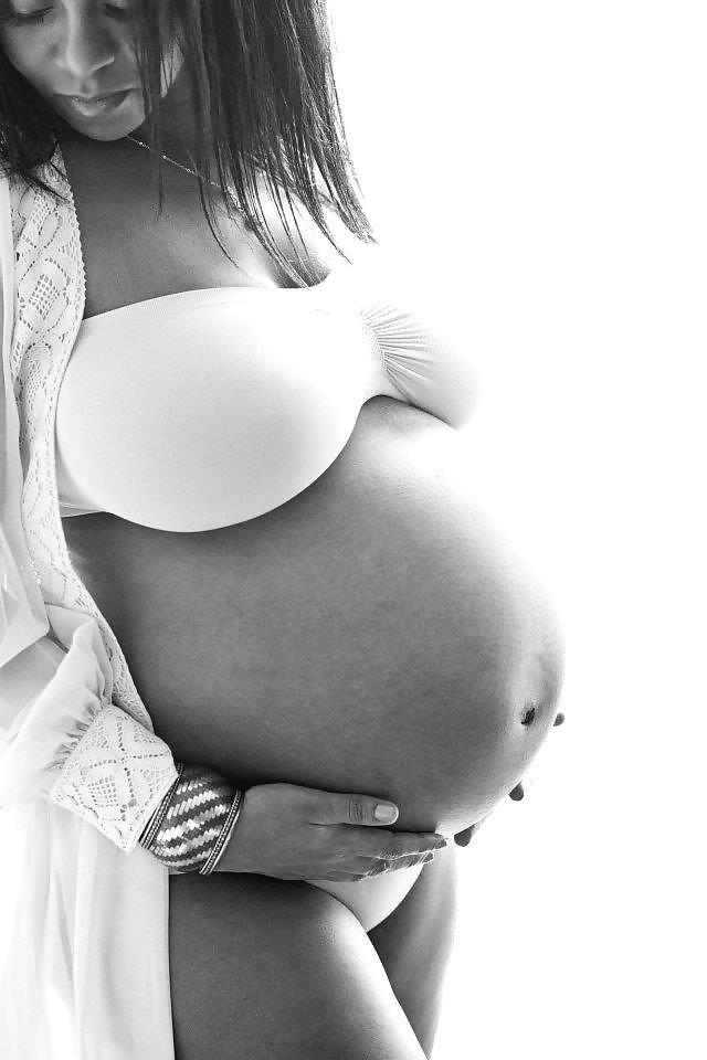 11P Pregnant ebony