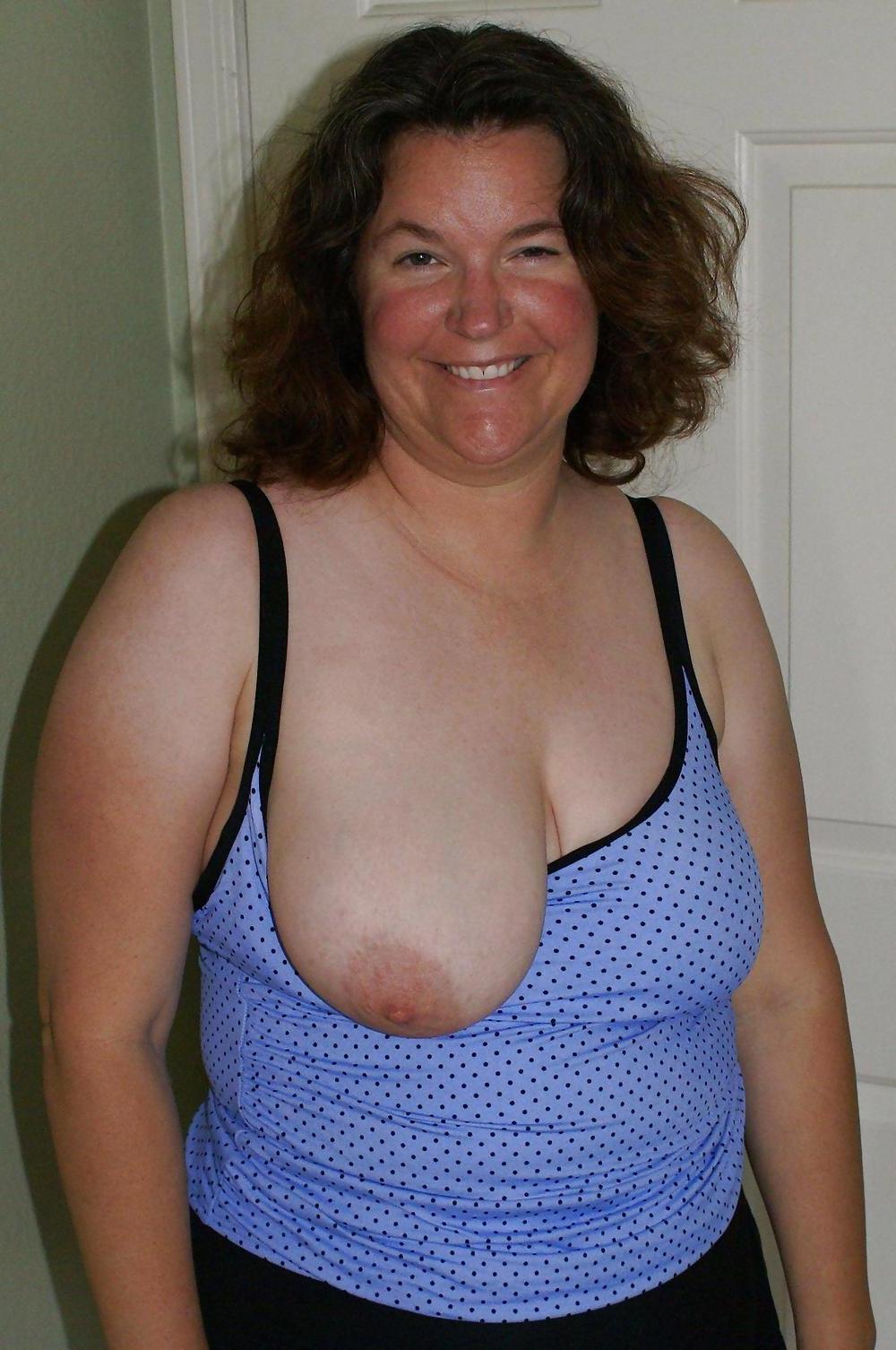 17P Bras with Left tits  out
