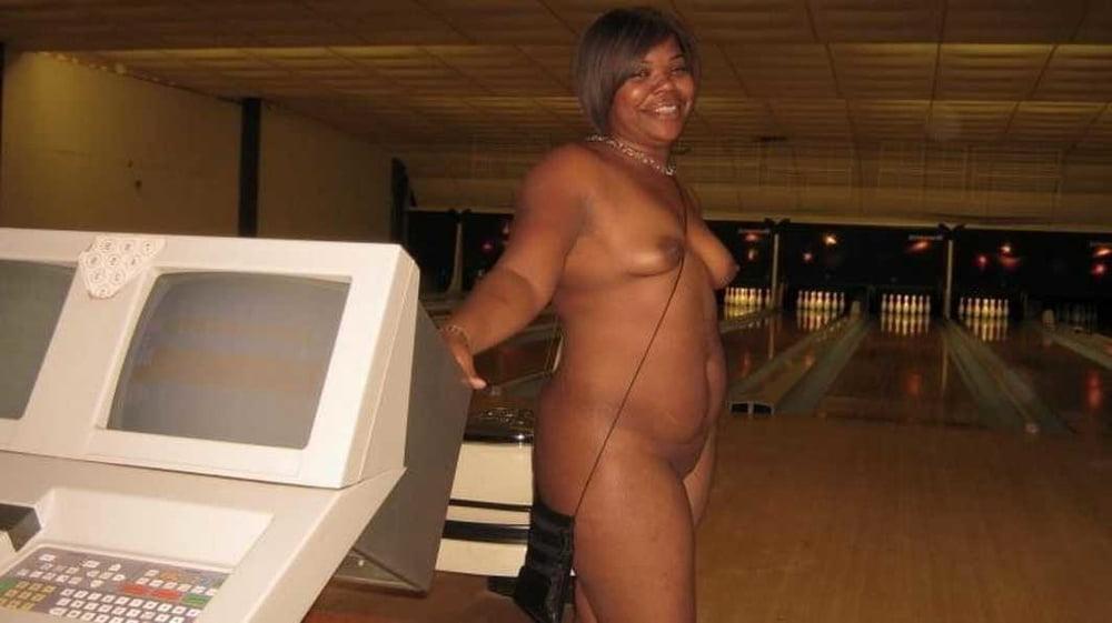 25P Black Series 03: From MILF to GILF with Matures in between