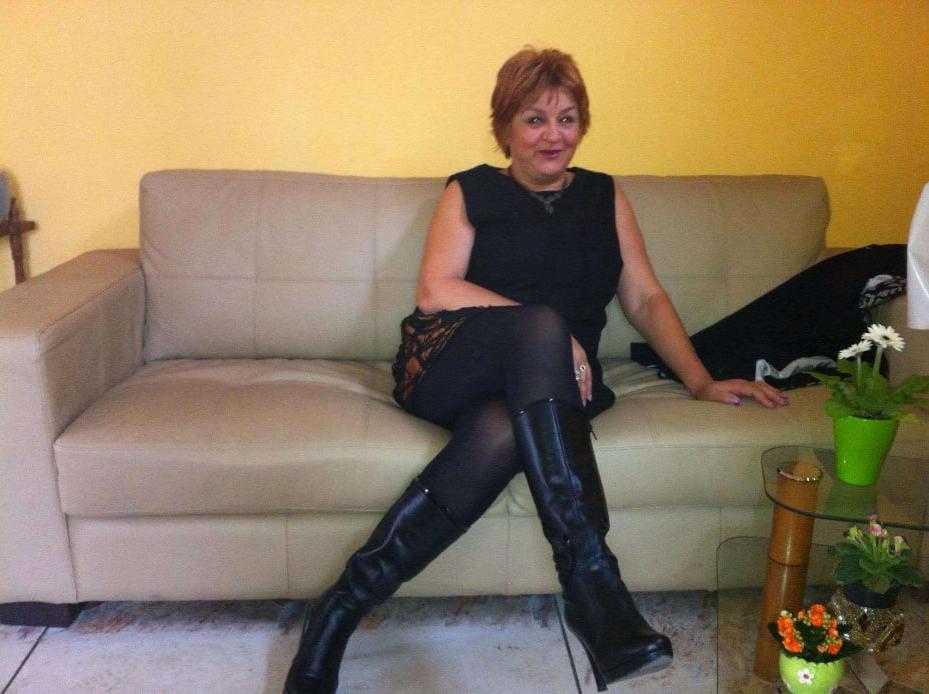 25P Insta Milfs &amp; Gilfs Wearing Boots no.24