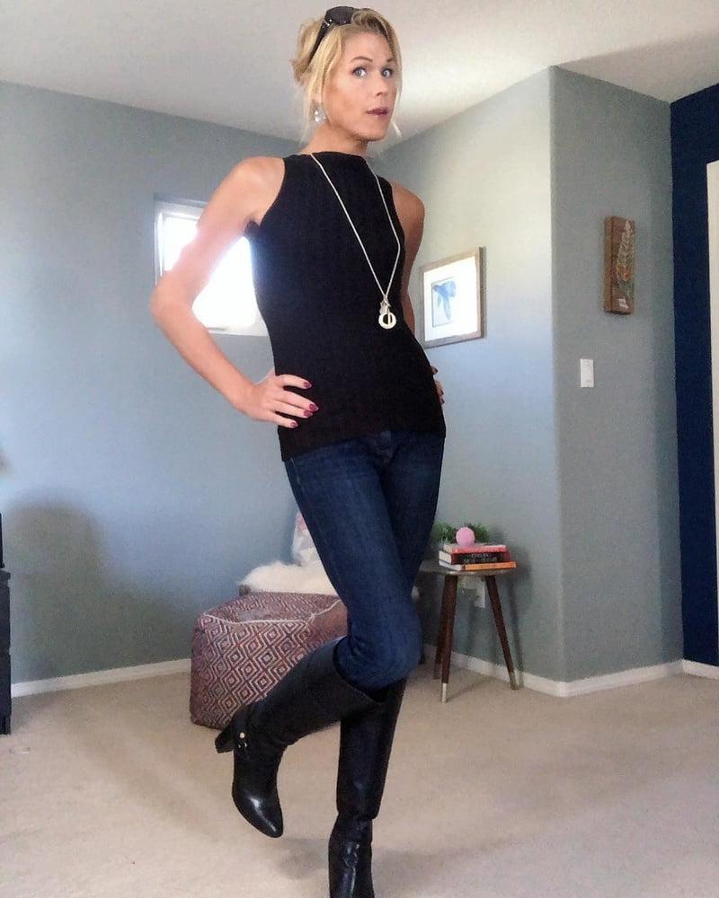 25P Insta Milfs &amp; Gilfs Wearing Boots no.24
