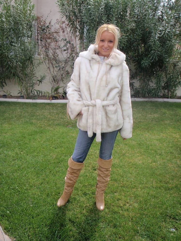 25P Insta Milfs &amp; Gilfs Wearing Boots no.24
