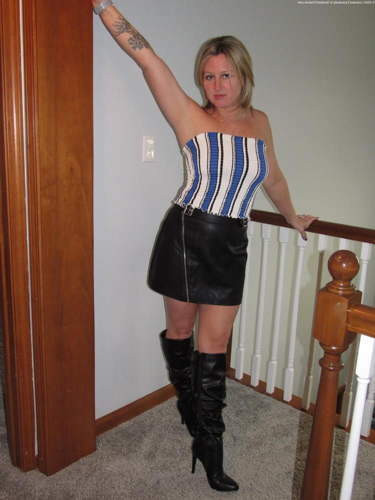 25P Insta Milfs &amp; Gilfs Wearing Boots no.24