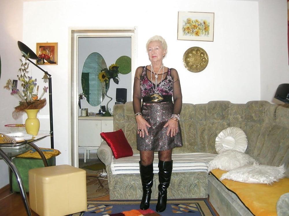 25P Insta Milfs &amp; Gilfs Wearing Boots no.24