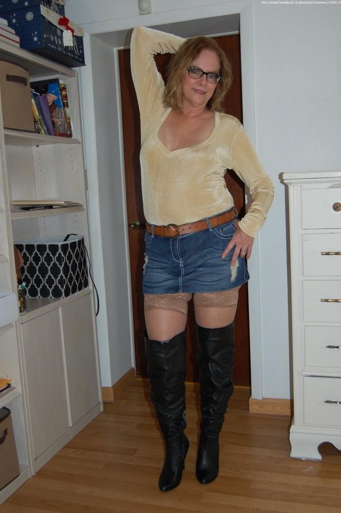 25P Insta Milfs &amp; Gilfs Wearing Boots no.22