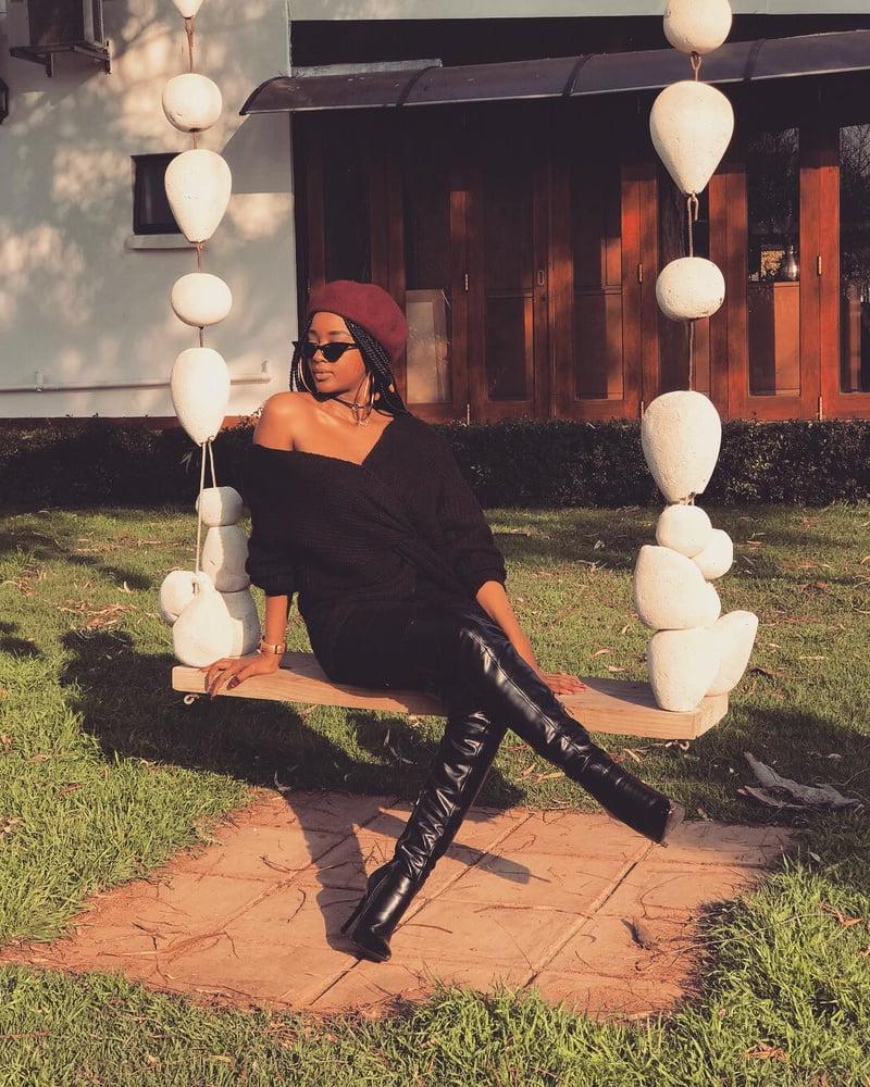25P Insta Milfs &amp; Gilfs Wearing Boots no.22
