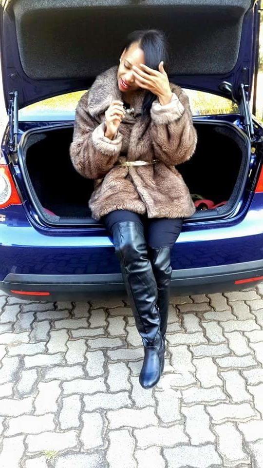 25P Insta Milfs &amp; Gilfs Wearing Boots no.22