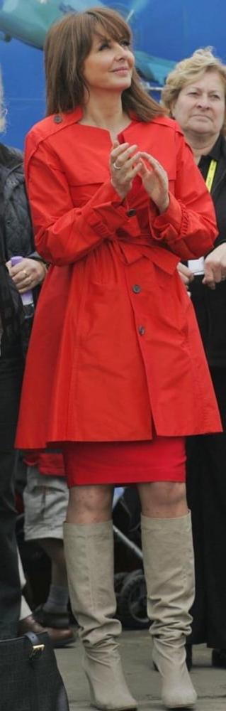 25P Carol Vorderman wearing Boots no.10