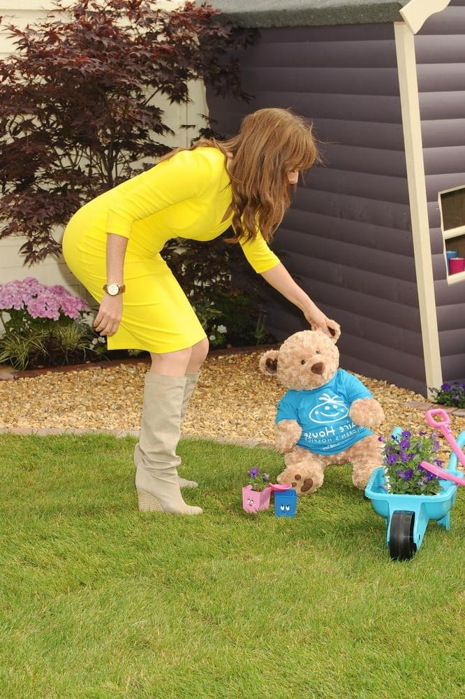 25P Carol Vorderman wearing Boots no.10