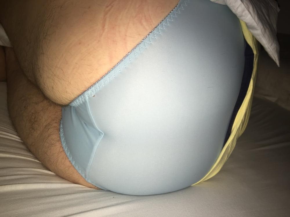 16P 699 - my wife and her hairy ass in her panties
