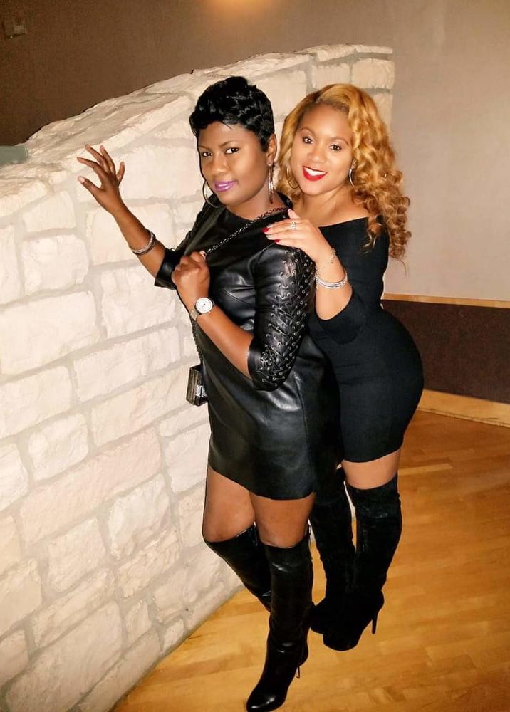 25P Insta Milfs &amp; Gilfs Wearing Boots no.23