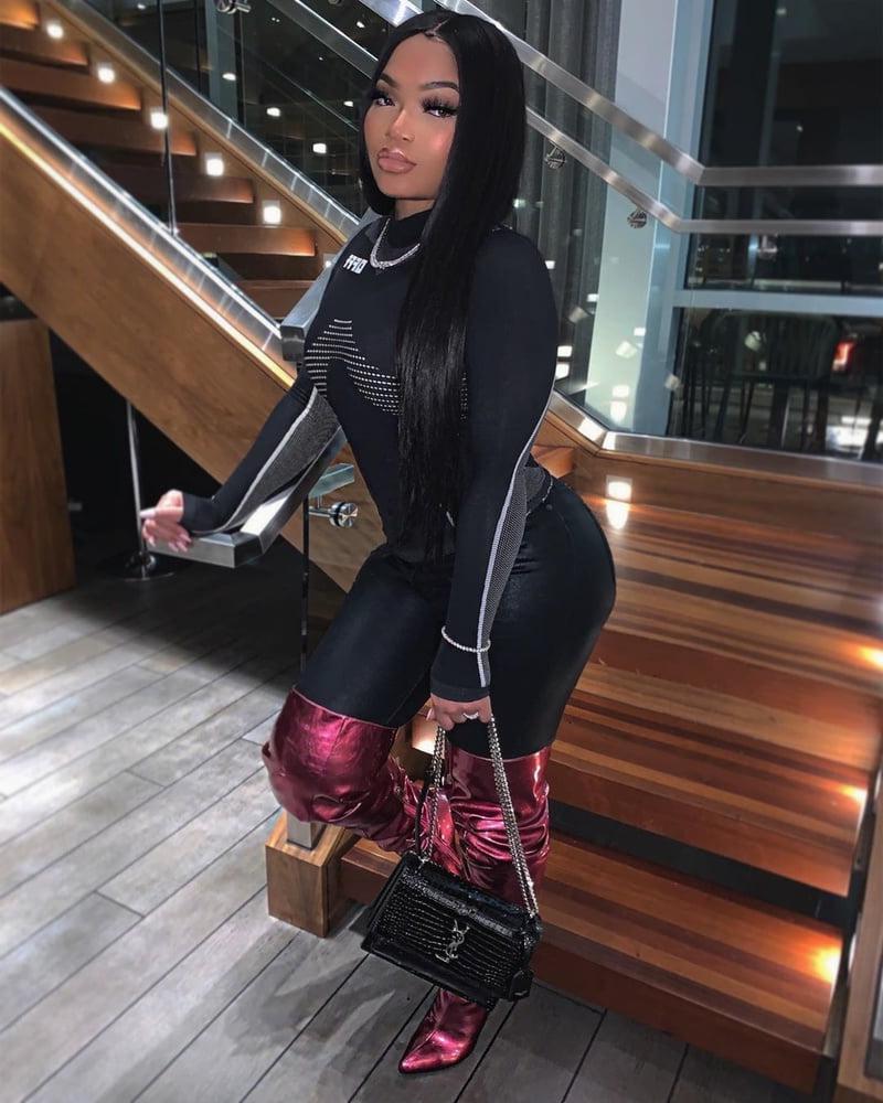 25P Insta Milfs &amp; Gilfs Wearing Boots no.23