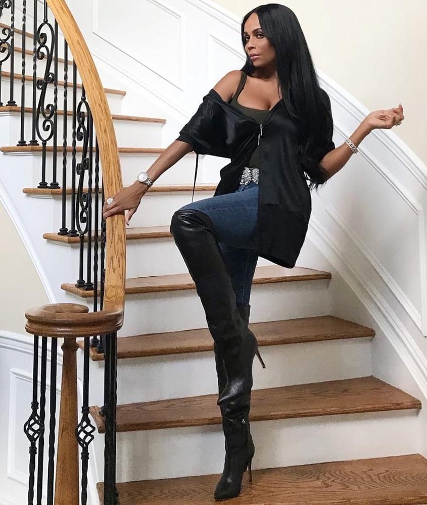 25P Insta Milfs &amp; Gilfs Wearing Boots no.23