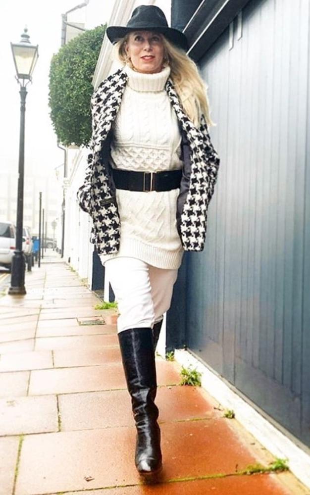 25P Insta Milfs &amp; Gilfs Wearing Boots no.14