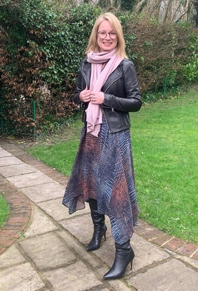 25P Insta Milfs &amp; Gilfs Wearing Boots no.14