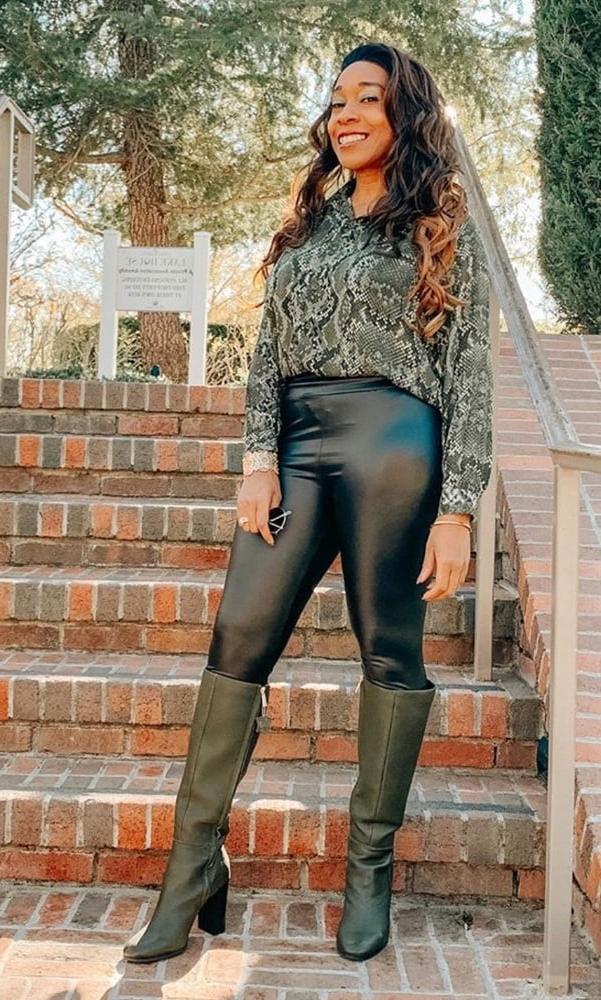 25P Insta Milfs &amp; Gilfs Wearing Boots no.14