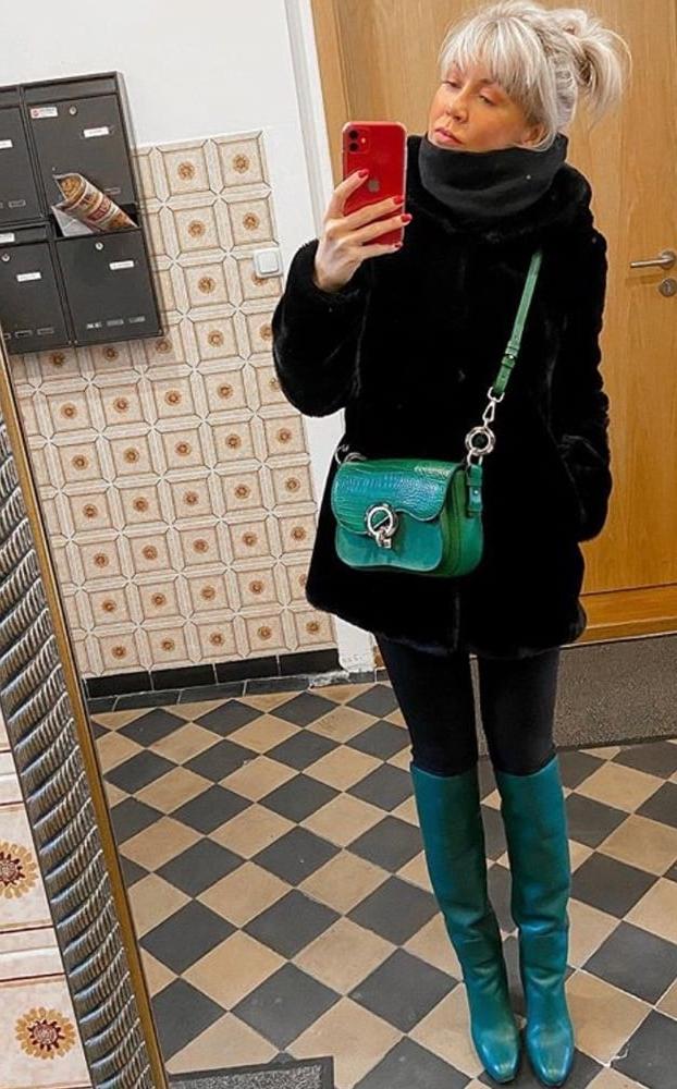 25P Insta Milfs &amp; Gilfs Wearing Boots no.14