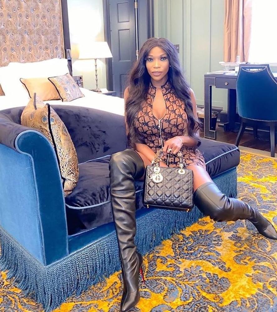 25P Insta Milfs &amp; Gilfs Wearing Boots no.14