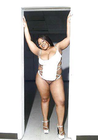 8P Beautiful ebony bbw showing her huge tit's
