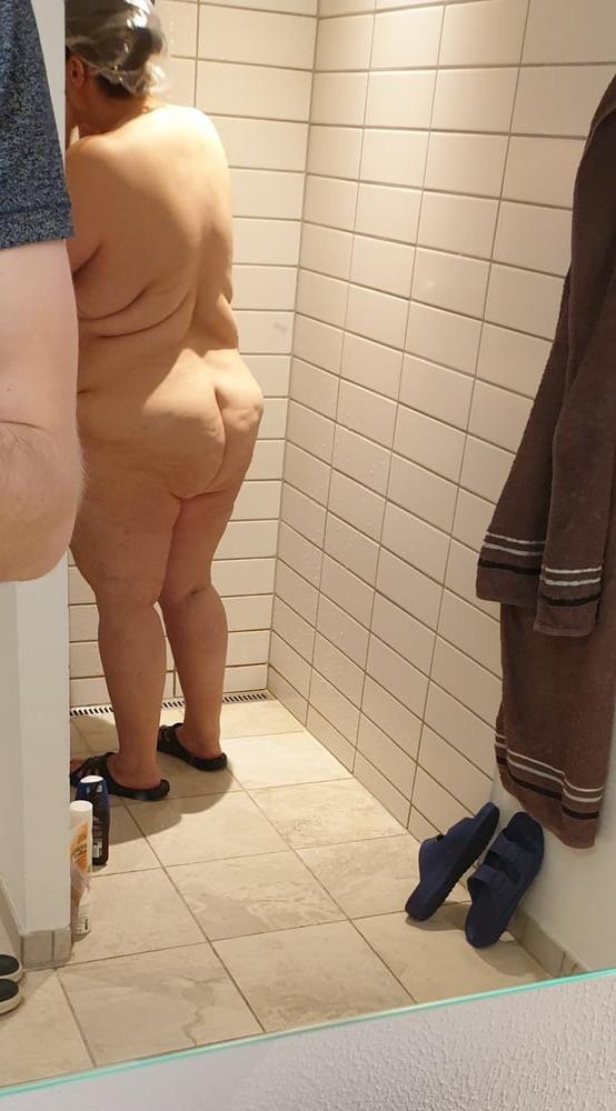 18P Fat Ass Wife