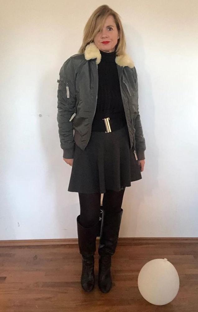 25P Insta Milfs &amp; Gilfs Wearing Boots no.11