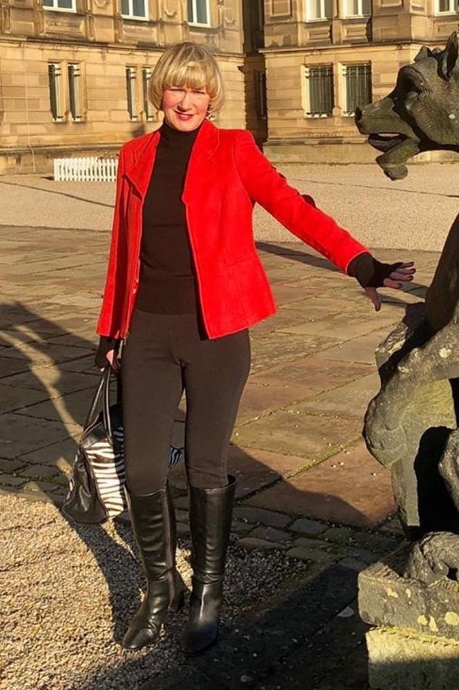25P Insta Milfs &amp; Gilfs Wearing Boots no.11