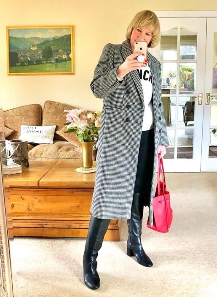 25P Insta Milfs &amp; Gilfs Wearing Boots no.11