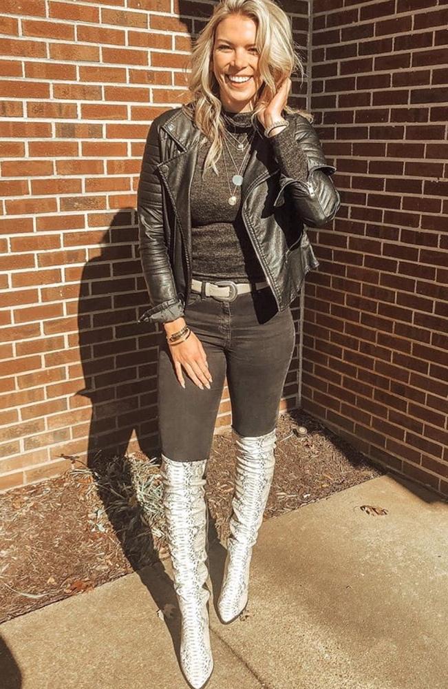 25P Insta Milfs &amp; Gilfs Wearing Boots no.11