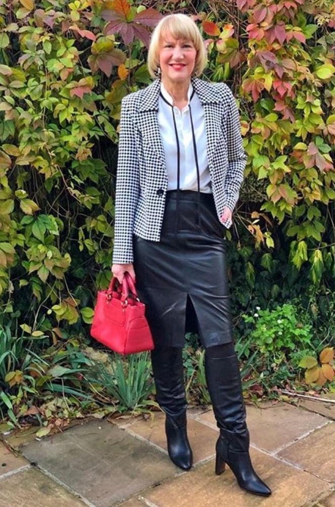 25P Insta Milfs &amp; Gilfs Wearing Boots no.11