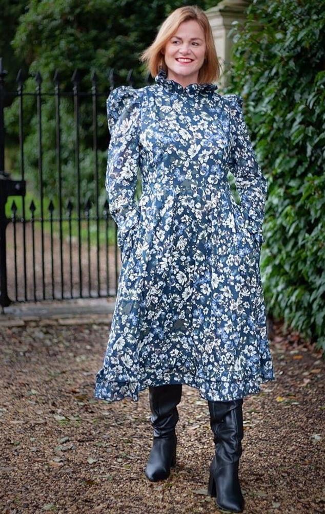 25P Insta Milfs &amp; Gilfs Wearing Boots no.11