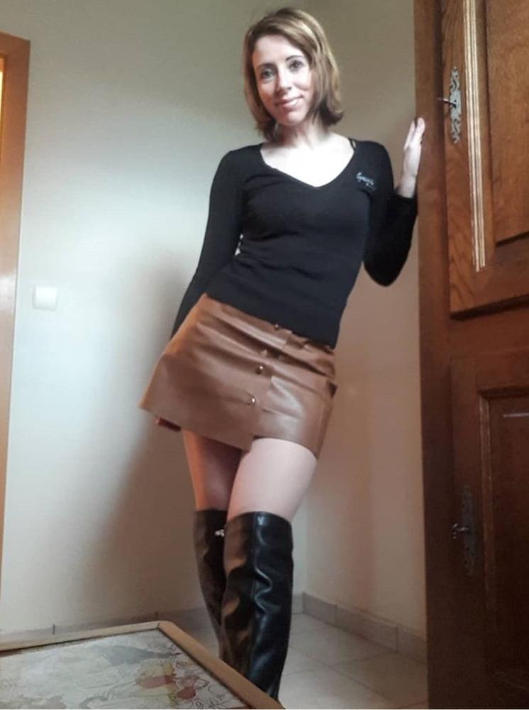 25P Insta Milfs &amp; Gilfs Wearing Boots no.16