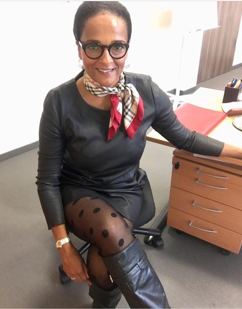 25P Insta Milfs &amp; Gilfs Wearing Boots no.16