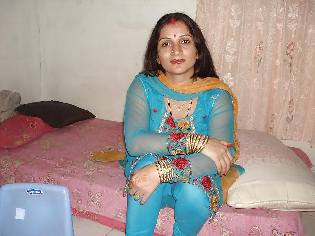 24P Sexy mature indian