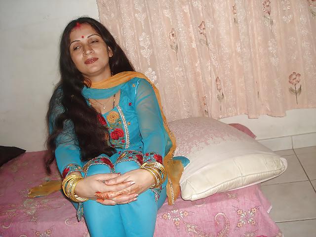24P Sexy mature indian