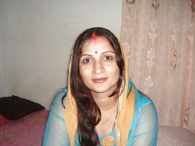 24P Sexy mature indian