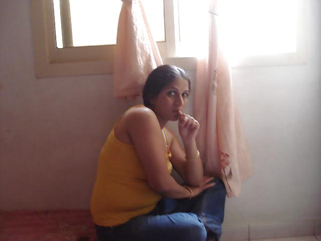 24P Sexy mature indian
