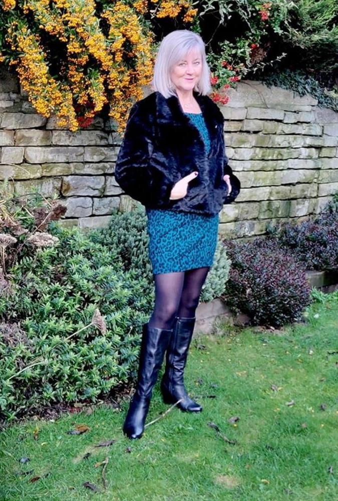25P Insta Milfs &amp; Gilfs Wearing Boots no.17