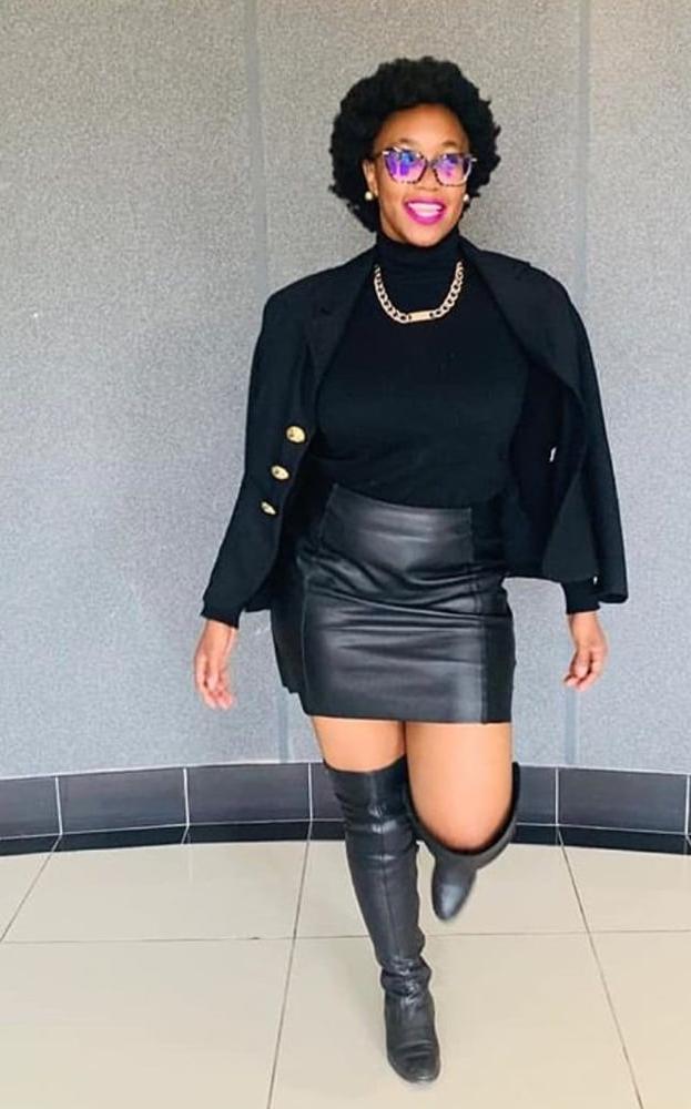 25P Insta Milfs &amp; Gilfs Wearing Boots no.17