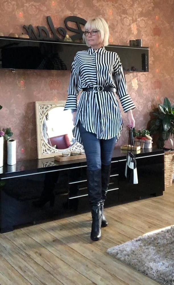 25P Insta Milfs &amp; Gilfs Wearing Boots no.17