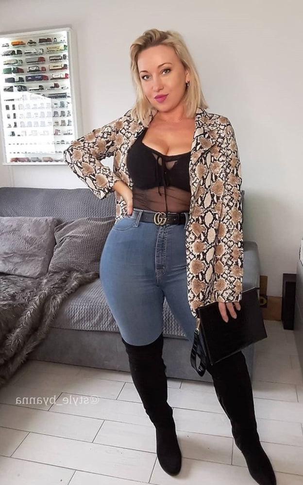 25P Insta Milfs &amp; Gilfs Wearing Boots no.17