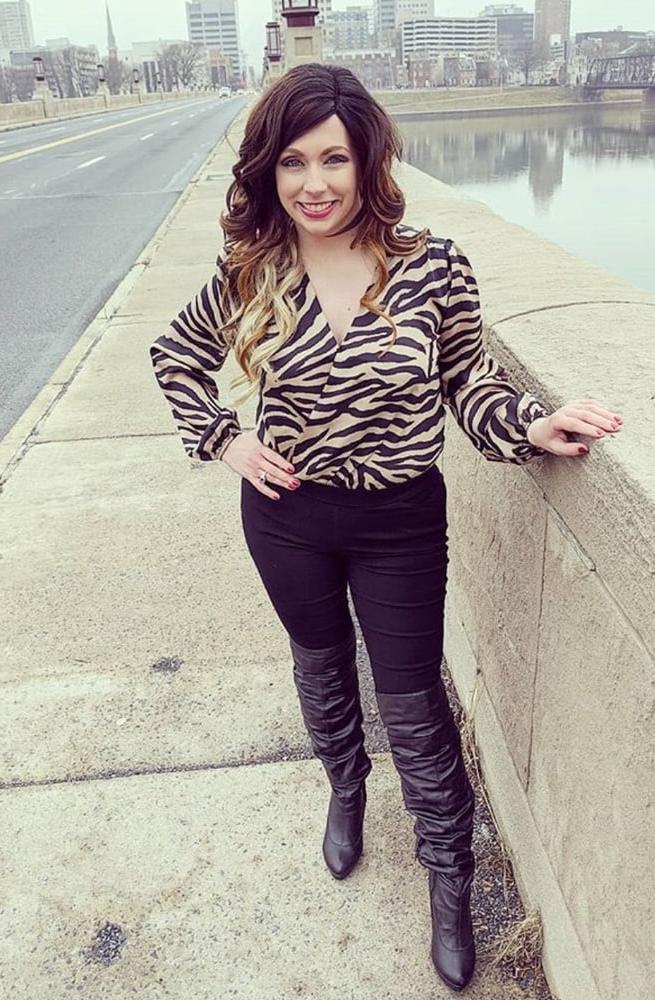 25P Insta Milfs &amp; Gilfs Wearing Boots no.17
