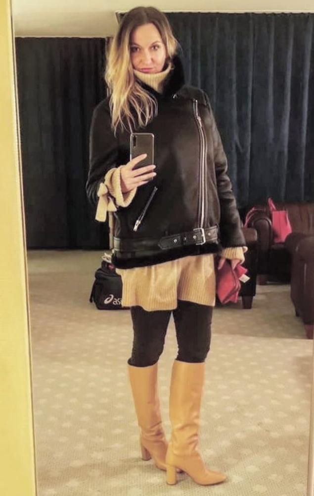 25P Insta Milfs &amp; Gilfs Wearing Boots no.19