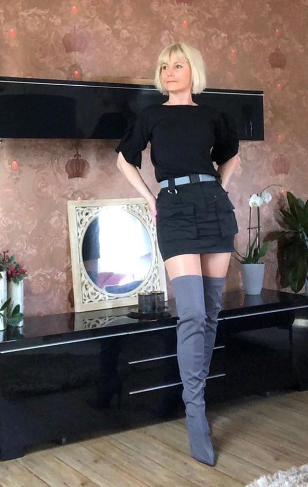 25P Insta Milfs &amp; Gilfs Wearing Boots no.19